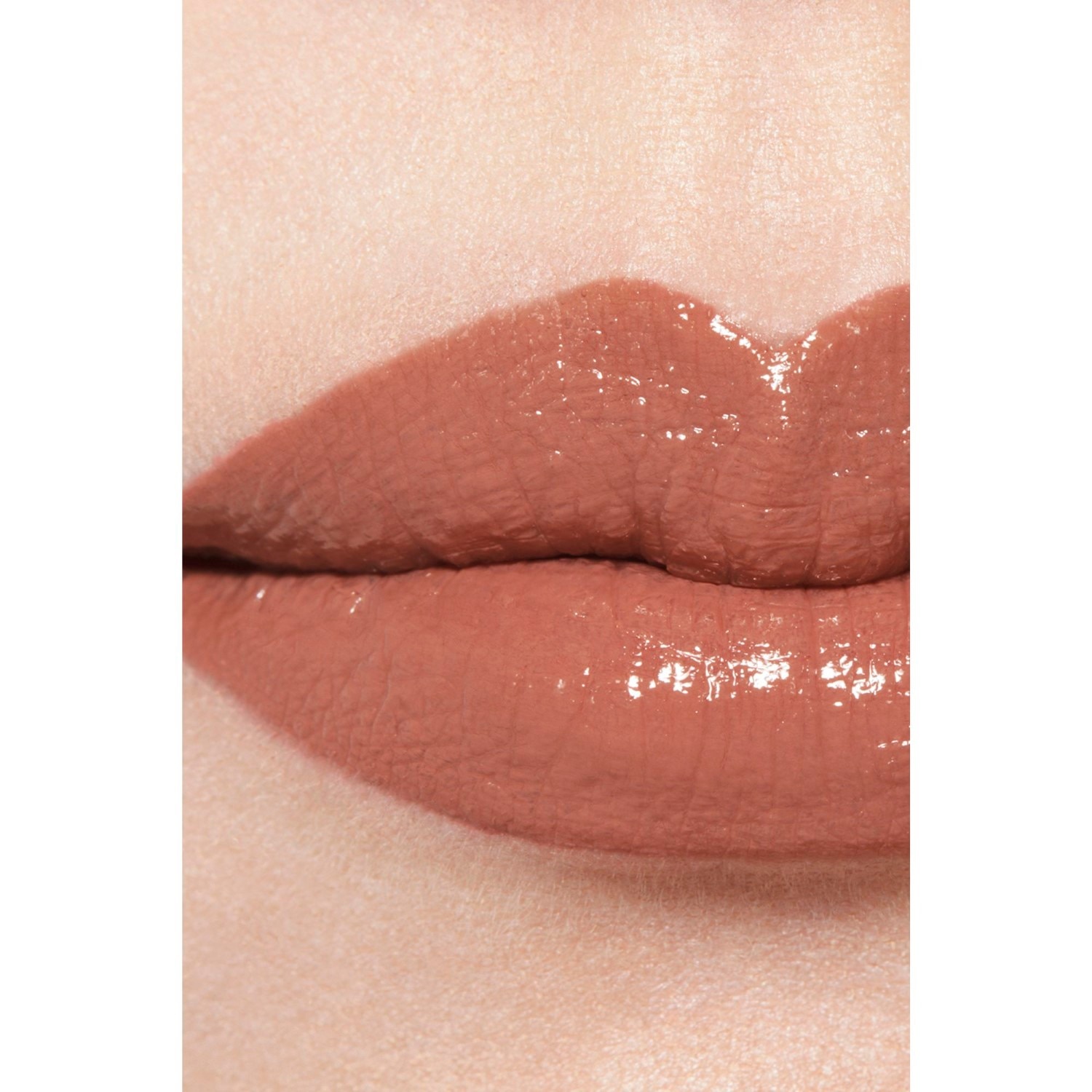 LA BARRA DE LABIOS HIDRATANTE Y REPULPADORA DE LARGA DURACIÓN. COLOR Y BRILLO INTENSOS.